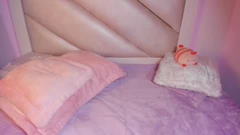 Snapshot of victoria__js_ chatting on 11/08/25, 04:29 Victoria online show from 11/08/25, 04:29