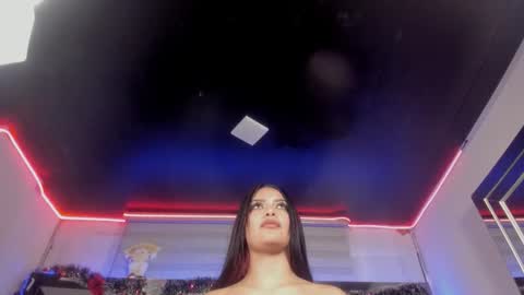 Snapshot of victoria__js_ chatting on 12/14/25, 09:03 Victoria online show from 12/14/25, 09:03