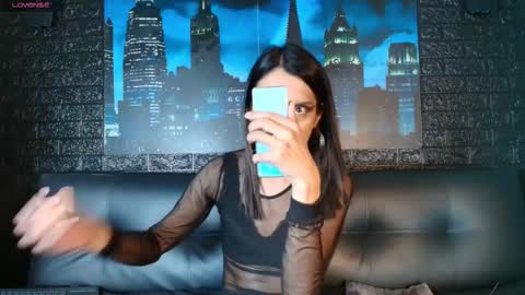 Victoria online show from 12/18/25, 08:26