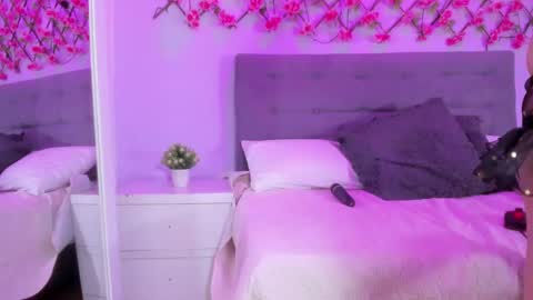 Snapshot of victoria_cooper3 chatting on 02/15/25, 04:45 valentina online show from 02/15/25, 04:45