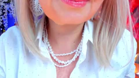 diorvictoria9 online show from 02/13/25, 07:42