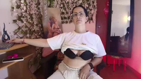 Snapshot of victoria_exxotic chatting on 02/11/26, 09:53 victoria online show from 02/11/26, 09:53