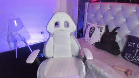 victoria_floyd1 online show from 11/29/25, 08:12