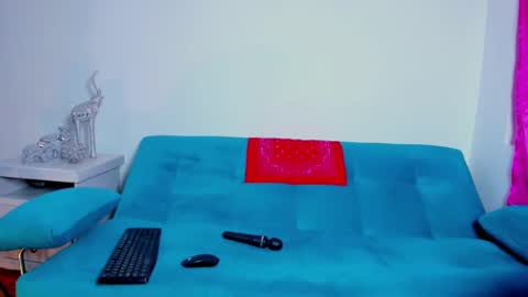 Victoria  online show from 10/17/25, 05:48