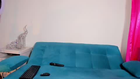 Victoria  online show from 11/17/25, 05:08