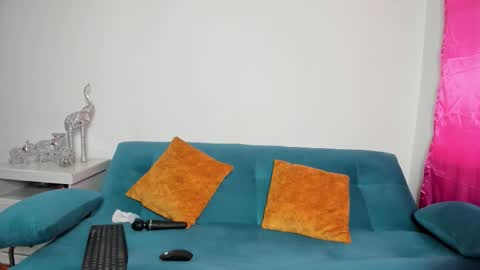 Victoria  online show from 12/14/25, 05:51