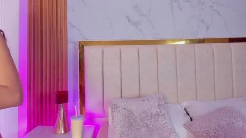 Snapshot of victoria_joliegb chatting on 12/17/24, 12:11 Victoria Lozano online show from 12/17/24, 12:11