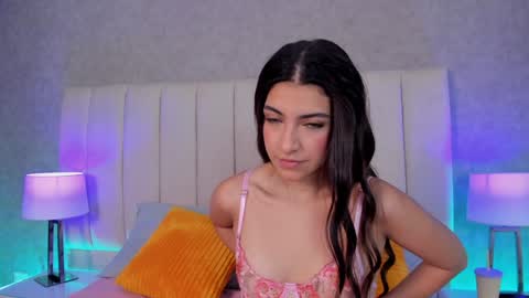 Snapshot of victoria_joliegb chatting on 12/18/24, 12:40 Victoria Lozano online show from 12/18/24, 12:40