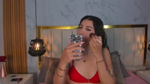 Snapshot of victoria_joliegb chatting on 01/28/25, 12:43 Victoria Lozano online show from 01/28/25, 12:43