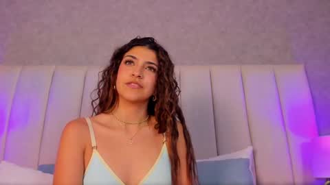 Snapshot of victoria_joliegb chatting on 02/10/25, 07:17 Victoria Lozano online show from 02/10/25, 07:17