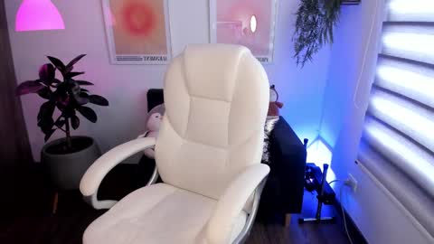 Victoria  online show from 03/06/25, 01:35