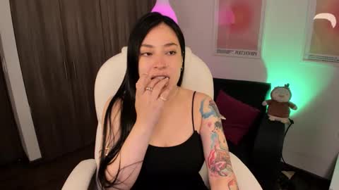 Victoria  online show from 11/13/25, 07:40