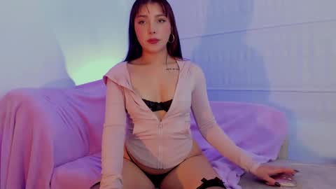 Victoria Laurent online show from 12/15/25, 07:18