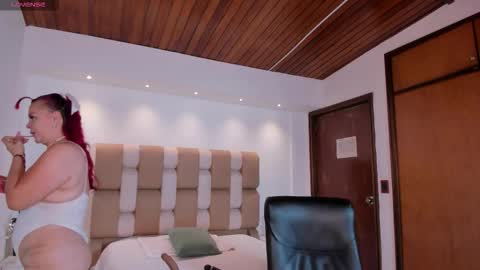 Snapshot of victoria_mooree chatting on 10/26/25, 11:49 Victoria Everyday From 1400 to 2130 Col Time online show from 10/26/25, 11:49