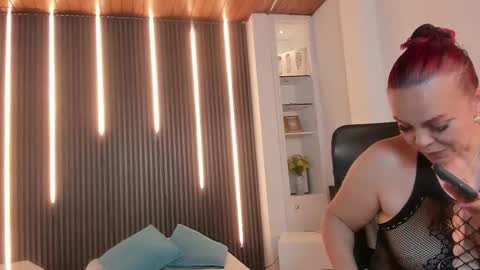 Snapshot of victoria_mooree chatting on 10/30/25, 04:52 Victoria Everyday From 1400 to 2130 Col Time online show from 10/30/25, 04:52