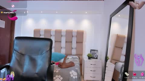 Snapshot of victoria_mooree chatting on 11/25/25, 06:08 Victoria Everyday From 1400 to 2130 Col Time online show from 11/25/25, 06:08