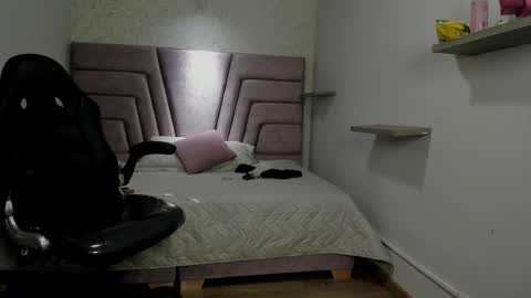 Vicky  online show from 11/03/25, 01:56