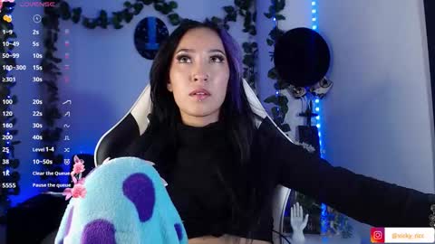 Victoria  online show from 11/17/25, 04:40