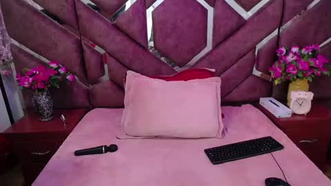 Victoria online show from 03/03/25, 07:17