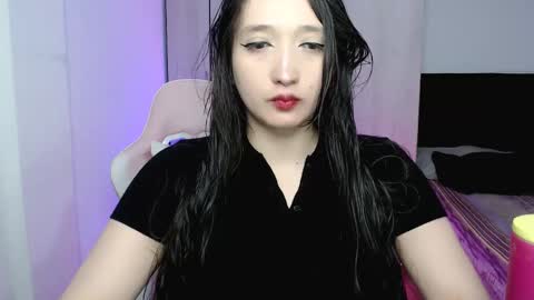 Snapshot of victoria_smile_ chatting on 11/17/25, 04:35 Victoria online show from 11/17/25, 04:35