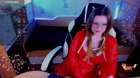 Snapshot of victoria_the_fox chatting on 02/20/25, 10:48    -   The Divine Fox online show from 02/20/25, 10:48