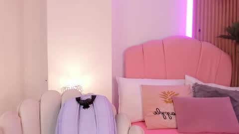 victoria  online show from 12/04/25, 11:30