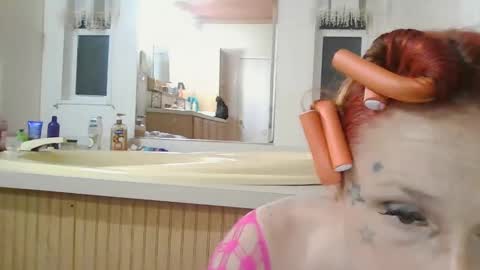 victoria vuitton online show from 10/12/25, 05:06