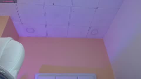 Snapshot of victoriaa_01 chatting on 12/19/25, 11:50 victoria online show from 12/19/25, 11:50