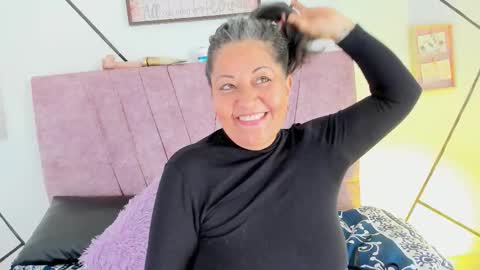 victoriaa_anderson_ online show from 12/15/25, 04:33