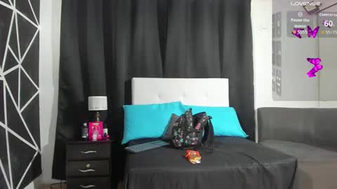 Snapshot of victoriaa_zans chatting on 10/04/25, 10:02 Victoria Zans  online show from 10/04/25, 10:02