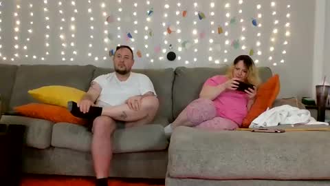 Victoria and Jesse online show from 12/17/24, 04:45