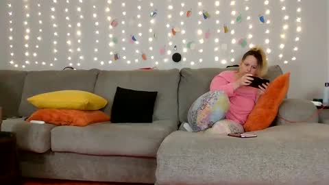 Victoria and Jesse online show from 12/21/24, 03:03