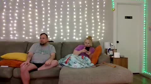 Victoria and Jesse online show from 03/12/25, 04:19