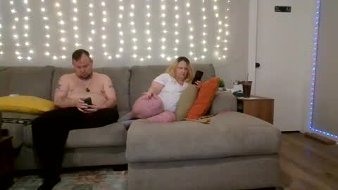 Victoria and Jesse online show from 09/18/25, 01:18