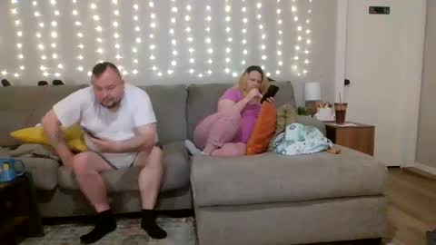 Victoria and Jesse online show from 10/01/25, 03:45