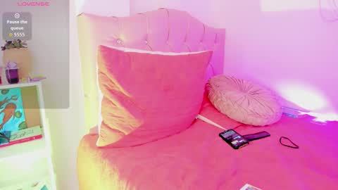 Victoria online show from 10/26/25, 11:31