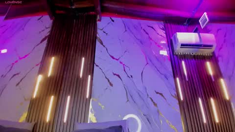 Victoria  online show from 09/19/25, 08:09