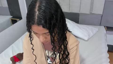 Victoria  online show from 02/15/26, 07:32