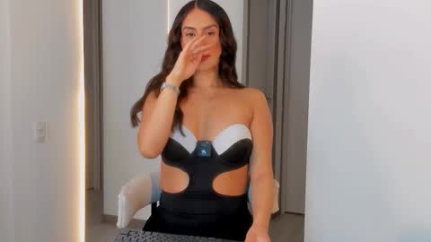 Snapshot of victoriafit7 chatting on 11/28/25, 11:51 Vcitoria online show from 11/28/25, 11:51