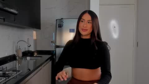 Snapshot of victoriafit7 chatting on 12/17/25, 12:05 Vcitoria online show from 12/17/25, 12:05