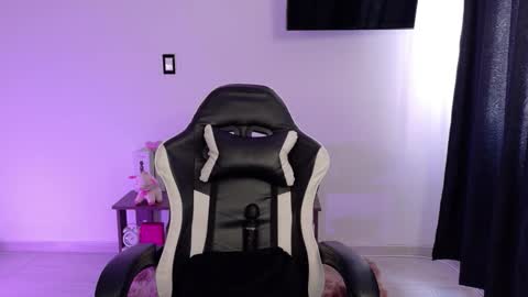 Kim 3 online show from 10/26/25, 06:58