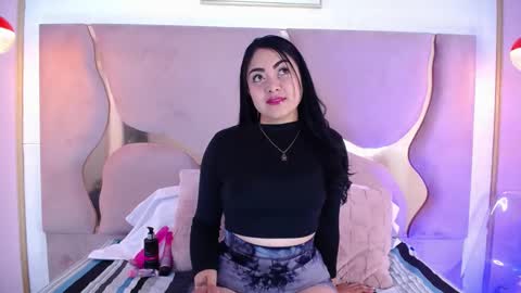 VICTORIA JOHNS online show from 01/22/25, 12:17