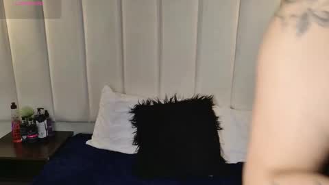 VICTORIA JOHNS online show from 09/25/25, 08:45