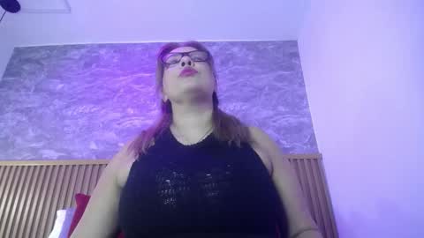 victoriamil1 online show from 09/23/25, 07:50