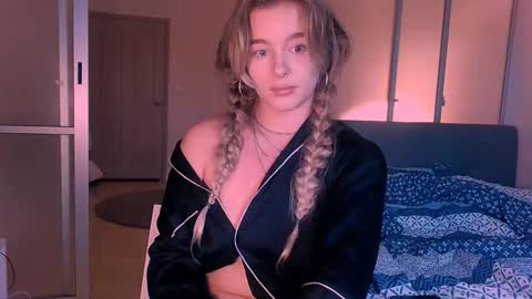 Eva and Victor online show from 10/07/25, 10:56