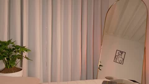 VictoriaNova online show from 12/02/25, 09:21