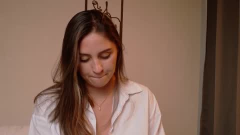 Snapshot of victorianova chatting on 05/28/26, 10:29 VictoriaNova online show from 05/28/26, 10:29