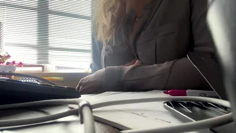 Snapshot of victoriarising chatting on 11/14/25, 04:06 Victoria online show from 11/14/25, 04:06