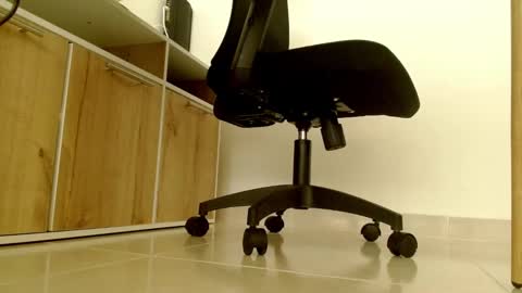 Victoria online show from 09/19/25, 08:42