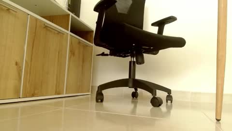 Victoria online show from 09/29/25, 04:56